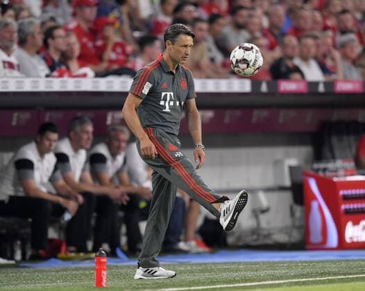 Sport Themen der Woche KW31 Sport Bilder des Tages 05.08.2018, Fussball 1. Bundesliga 2018 2019, Testspiel, FC Bayern München - Manchester United ManU Allianz-Arena München. Trainer Niko Kovac (FC Bayern München) jongliert den Ball.