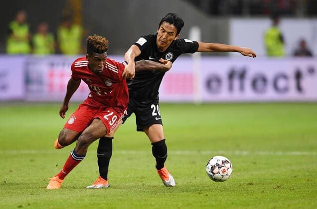 FUSSBALL 1. BUNDESLIGA SAISON 2018 2019 SUPERCUP FINALE Eintracht Frankfurt - FC Bayern Muenchen 12.08.2018 Kingsley Coman (li, FC Bayern Muenchen) gegen Makoto Hasebe (re, Eintracht Frankfurt) DFL regulations prohibit any use of photographs as image sequences and or quasi-video.