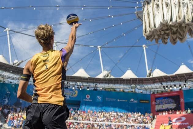 Sport Themen der Woche KW33 Sport Bilder des Tages Aufschlag julius THOLE (GER); Halbfinale; World Tour Final 2018 - Hamburg Am Rothenbaum 18.08.2018, Hamburg, Foto: Gerold Rebsch World Tour Final 2018 - Hamburg