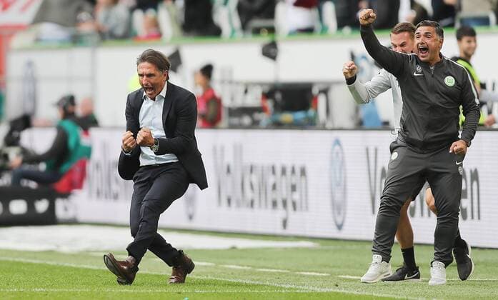 Sport Themen der Woche KW34 Sport Bilder des Tages Torjubel Cheftrainer Bruno Labbadia (VfL Wolfsburg) nach dem 2-1 DFL REGULATIONS PROHIBIT ANY USE OF PHOTOGRAPHS AS IMAGE SEQUENCES AND OR QUASI-VIDEO.