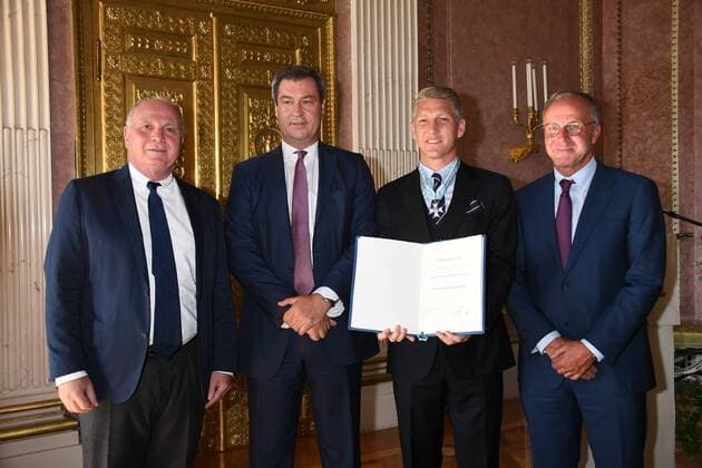 Sport Themen der Woche KW35 Sport Bilder des Tages Uli Hoeneß, Bayerische Ministerpräsident Markus Söder, Bastian Schweinsteiger und Karl-Heinz Rummenigge Verleihung des Bayerischen Verdienstorden an Bastian Schweinsteiger Ehrung, Orden, Auszeichnung Staatskanzlei Prinz-Carl-Palais München 27. August 2018