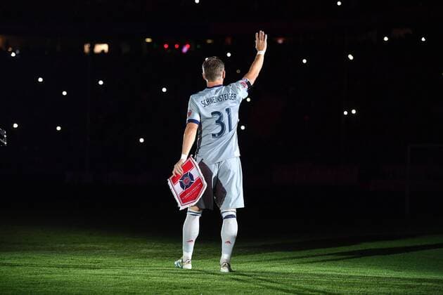 Sport Themen der Woche KW35 Sport Bilder des Tages Bastian SCHWEINSTEIGER betritt das Spielfeld. Abschiedsspiel Bastian Schweinsteiger FC Bayern Muenchen-Chicago Fire , am 28.08.2018 in Muenchen ,ALLIANZ ARENA