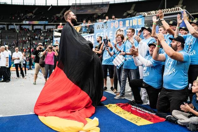 Sport Themen der Woche KW35 Berlin, Deutschland, 02.09.2018: Robert Harting feiert mit den Zuschauern nach seinem letzten Wurf bei seinem letzten Wettkampf beim Leichtathletik Meeting ISTAF im Berliner Olympiastadion.