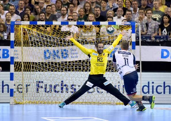 Sport Themen der Woche KW36 Sport Bilder des Tages 04.09.2018, xlakx, Handball HBL, Fuechse Berlin - SG Flensburg-Handewitt emspor, v.l. Silvio Heinevetter(Fuechse Berlin 12),Lasse Svan(SG Flensburg-Handewitt 11). Berlin