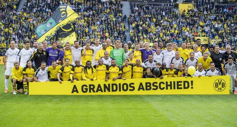 Sport Themen der Woche KW36 Sport Bilder des Tages 07.09.2018, Fußball, GER, Saison 2018 2019, 1. Bundesliga, Abschiedsspiel von Roman Weidenfeller Die Spieler stellen sich zum Foto auf. Copyright: xKirchner DavidxInderliedx