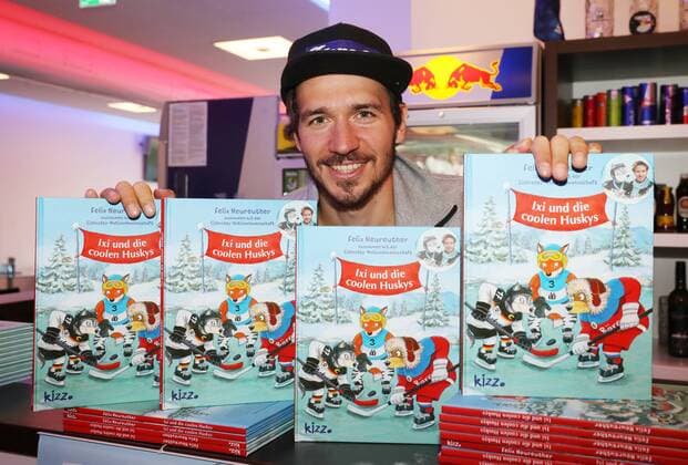 Sport Themen der Woche KW38 Sport Bilder des Tages Felix Neureuther präsentiert sein Kinderbuch Ixi und die coolen Huskys Felix Neureuther präsentiert sein 2. Kinderbuch Ixi und die coolen Huskys im Olympia Eisstadion in München München Bayern Deutschland Olympia Eisstadion