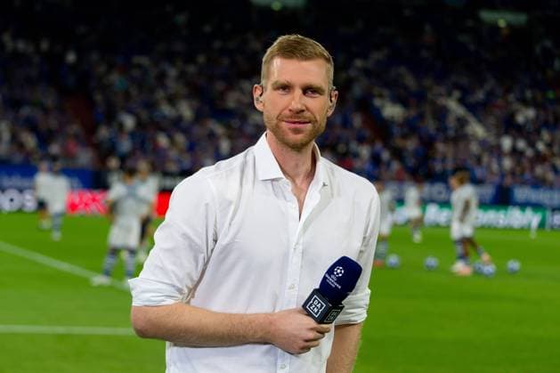 Gelsenkirchen, Germany 18.09.2018, UEFA Champions League - 2018 19 Season, Gruppenphase - Gruppe D - 1. Spieltag, FC Schalke 04 - FC Porto, Per Mertesacker schaut ( DeFodi053