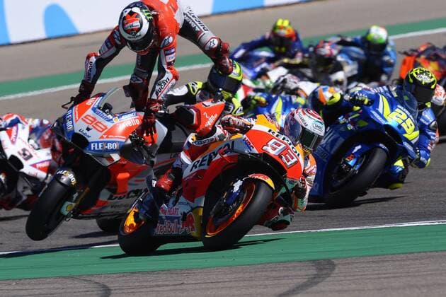 Sport Themen der Woche KW38 Sport Bilder des Tages Marc Marquez (93) of Spain and Repsol Honda Team and crash of Jorge Lorenzo (99) of Spain and Ducati Team during race day of the Gran Premio Movistar de Aragon of World Championship WM Weltmeisterschaft of MotoGP at Motorland Aragon Circuit on September 23, 2018 in Alcaniz, Spain.