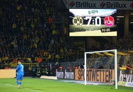 Sport Themen der Woche KW39 Sport Bilder des Tages Mittwoch 26.09.2018, Saison 2018 2019, 1. Bundesliga, 5. Spieltag im Dortmunder Signal Iduna Park, BVB 09 Borussia Dortmund - 1. FC Nürnberg, Endergebnis auf der Anzeigentafel, Fabian Bredlow (Torwart, FCN) DFL REGULATIONS PROHIBIT ANY USE OF PHOTOGRAPHS AS IMAGE SEQUENCES AND OR QUASI-VIDEO.