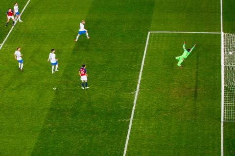Sport Themen der Woche KW41 Sport Bilder des Tages Fußball, Nations League, Norwegen - Slowenien 181013 Ole Kristian Seln¾s of Norway scores 1-0 behind goalkeeper Vid Belec of Slovenia during the Nations League match between Norway and Slovenia on October 13, 2018 in Oslo. Photo: Vegard Wivestad Gr¿tt BILDBYRN kod VG 170231 Copyright: VEGARDxWIVESTADxGR¯TT BB181013BB918