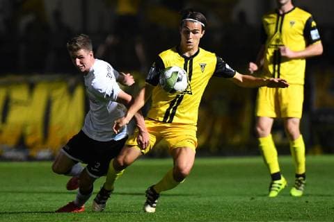 Fußball Regionalliga Staffel West 13. Spieltag SC Verl - Alemannia Aachen am 12.10.2018 in der Sportclub Arena in Verl Jan Schöppner ( Verl ), links - David Pütz ( Aachen ), rechts