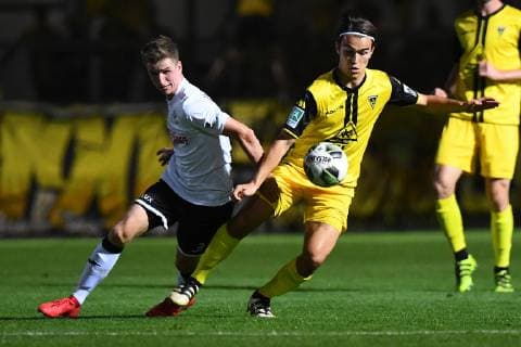 Fußball Regionalliga Staffel West 13. Spieltag SC Verl - Alemannia Aachen am 12.10.2018 in der Sportclub Arena in Verl Jan Schöppner ( Verl ), links - David Pütz ( Aachen ), rechts