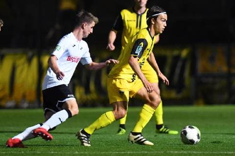 Fußball Regionalliga Staffel West 13. Spieltag SC Verl - Alemannia Aachen am 12.10.2018 in der Sportclub Arena in Verl Jan Schöppner ( Verl ), links - David Pütz ( Aachen ), rechts