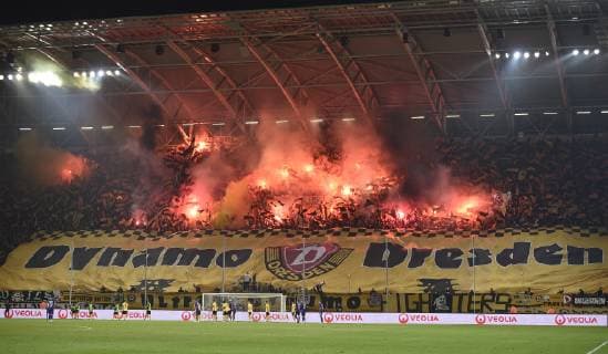 Sport Themen der Woche KW42 Sport Bilder des Tages Feuer im K-Block, 19.10.2018, Fussball, Dynamo Dresden - FC Erzgebirge Aue, DFL regulations prohibit any use of photographs as image sequences and or quasi-video, (c)
