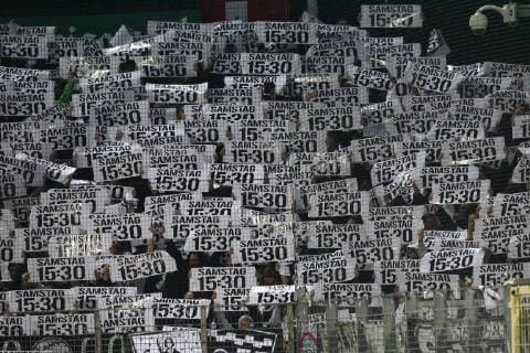 Sport Themen der Woche KW43 Sport Bilder des Tages SC Freiburg - Borussia Mönchengladbach Fanblock Borussia Moenchengladbach mit Plakaten Anpfiff Samstag 15:30 Uhr Anstosszeit, quer, Fußball, 1.BL Saison 2018 2019
