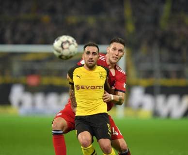 10.11.2018, Fussball GER, Saison 2018 2019, 1. Bundesliga, 11. Spieltag, Borussia Dortmund - FC Bayern Muenchen, Paco Alcacer (Borussia Dortmund), li., gegen Niklas Suele, Niklas Süle (Bayern Muenchen) DFL REGULATIONS PROHIBIT ANY USE OF PHOTOGRAPHS AS IMAGE SEQUENCES AND OR QUASI-VIDEO.
