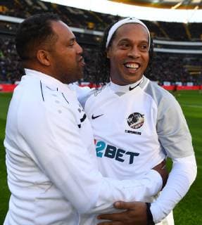 Sport Themen der Woche KW46 Sport Bilder des Tages 17.11.2018, xjhx, Fussball Benefizspiel, Ronaldinho friends - Adler All Stars emspor, v.l. Ailton (Ronaldinho & friends), Ronaldinho (Ronaldinho & friends) (DFL DFB REGULATIONS PROHIBIT ANY USE OF PHOTOGRAPHS as IMAGE SEQUENCES and or QUASI-VIDEO) Frankfurt am Main