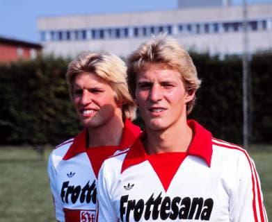 BAU Stuttgart Fußball VfB Stuttgart Förster-Brüder Karlheinz und Bernd Förster, v.l. Bernd und Karlheinz Förster