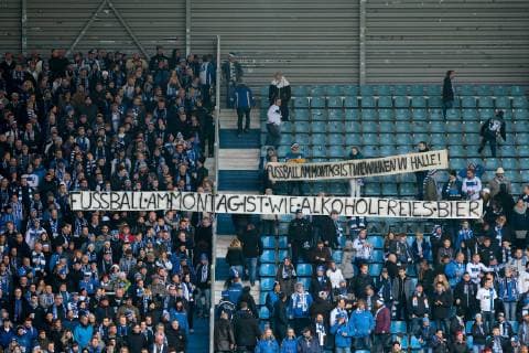 Sport Bilder des Tages 02.12.2018, xtgx, Fussball 2.Bundesliga, 1.FC Magdeburg - VfL Bochum emspor, v.l. Fanprotest, Protest gegen Montagsspiele (DFL DFB REGULATIONS PROHIBIT ANY USE OF PHOTOGRAPHS as IMAGE SEQUENCES and or QUASI-VIDEO) Magdeburg