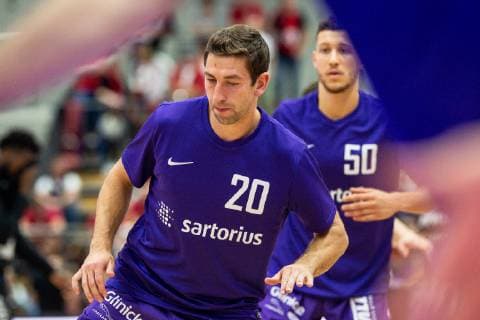 14.10.2018, Basketball-Bundesliga easyCredit-BBL, Saison 2018 19, 3. Spieltag, BG Göttingen - s.Oliver Würzburg: Göttingens Michael Stockton und Göttingens Joanic Grüttner Bacoul beim Aufwärmen. Foto: Swen Pförtner BG Göttingen - s.Oliver Würzburg