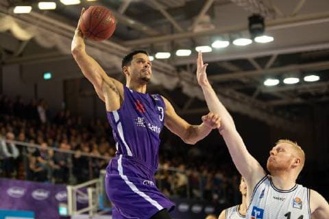28.10.2018, Basketball-Bundesliga easyCredit-BBL, Saison 2018 19, 5. Spieltag, BG Göttingen - HAKRO Merlins Crailsheim: Göttingens Dominic Lockhart (l) spielt gegen Crailsheims Philipp Neumann. Foto: Swen Pförtner BG Göttingen - HAKRO Merlins Crailsheim