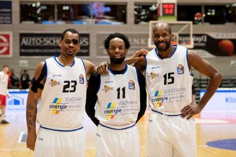 easycredit Basketball Bundesliga Spieltag 15 am 5.1.2019 Saison 2018 2019 Science City Jena vs Giessen 46ers v.li. die BBL Veteranen Immanuel McElroy, Julius Jenkins und Derrick Allen, alle Jena Sparkassen Arena Jena