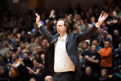 easycredit Basketball Bundesliga Spieltag 15 am 5.1.2019 Saison 2018 2019 Science City Jena vs Giessen 46ers Trainer Ingo Freyer (Giessen) an der Seitenlinie, Portrait Sparkassen Arena Jena