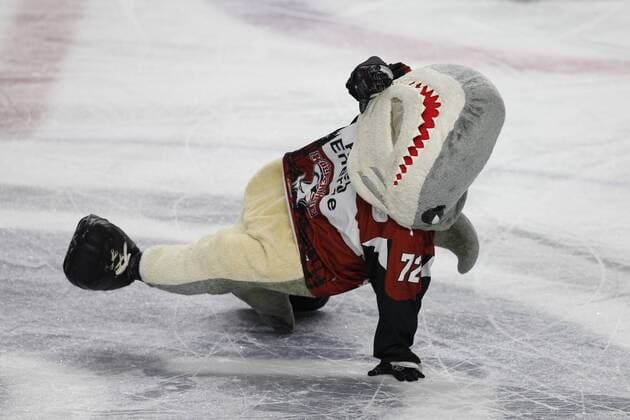 Sport Themen der Woche KW01 Sport Bilder des Tages DEL; Koelner Haie - Fischtown Pinguins Bremerhaven, 06.01.2019 Sharky; DEL; Koelner Haie - Fischtown Pinguins Bremerhaven am 06.01.2019 in der Lanxessarena in Koeln (Deutschland).