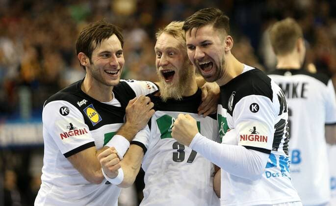 Sport Themen der Woche KW02 Sport Bilder des Tages Jubel nach Sieg bei Uwe Gensheimer (Deutschland), Matthias Musche (Deutschland), Fabian Wiede (Deutschland), beim Spiel Deutschland gegen Brasilien der Handball- WM 2019 der Maenner am 12.01.2019 in der Mercedes-Benz Arena in Berlin Handball - WM 2019 - Gruppe A - Deutschland - Brasilien