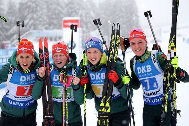 Sport Themen der Woche KW02 Sport Bilder des Tages Deutschland, Oberhof, Lotto Thüringen Arena am Rennsteig, 13.01.2019, BMW IBU World Cup Biathlon Oberhof - Staffel Frauen Bild: Freuen sich über den 2 Platz, v. l. HORCHLER Karolin ( GER, Relay, Staffel, Women, Oberhof 2019, 7_1), HILDEBRAND Franziska ( GER, Relay, Staffel, Women, Oberhof 2019, 7_2), PREUSS Franziska ( GER, Relay, Staffel, Women, Oberhof 2019, 7_3) und HERRMANN Denise ( GER, Relay, Staffel, Women, Oberhof 2019, 7_4) Copyright: HMBxMedia xHeikoxBecker