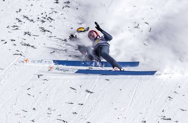Sport Themen der Woche KW03 Sport Bilder des Tages 19.01.2019, Wielka Krokiew, Zakopane, POL, FIS Weltcup Skisprung, Zakopane, Herren, Teamspringen, im Bild Sturz von David Siegel (GER) Crash of David Siegel of Germany during the men s team event of FIS Ski jumping Skispringen Ski nordisch world cup at the Wielka Krokiew in Zakopane, Poland on 2019 01 19. Zakopane