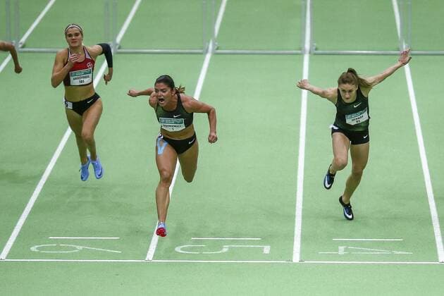 Sport Themen der Woche KW04 PSD Indoor Meeting Dortmund, 27.01.2019 Zieleinlauf: vorne Pamela Dutkiewicz (TV Wattenscheid 01), links Louisa Grauvogel (TSV Bayer 04 Leverkusen), rechts Elvira Herman (BLR) ; PSD Indoor Meeting Dortmund am 27.01.2019 in der Helmut-Koernig-Halle in Dortmund (Nordrhein-Westfalen).