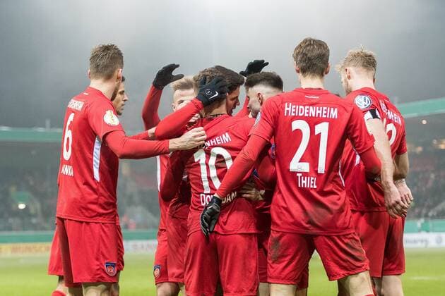 Sport Themen der Woche KW06 Sport Bilder des Tages Torjubel zum 1:1 durch Nikola Dovedan (FC Heidenheim, 10), 51. FC Heidenheim vs. Bayer 04 Leverkusen, DFB-Pokal Achtelfinale, 05.02.2019, DFB REGULATIONS PROHIBIT ANY USE OF PHOTOGRAPHS AS IMAGE SEQUENCES AND OR QUASI-VIDEO, 1. FC Heidenheim vs. Bayer 04 Leverkusen, DFB-Pokal Achtelfinale, 05.02.2019 Heidenheim Copyright: xEIBNER WolfgangxFrankx EP_WFK