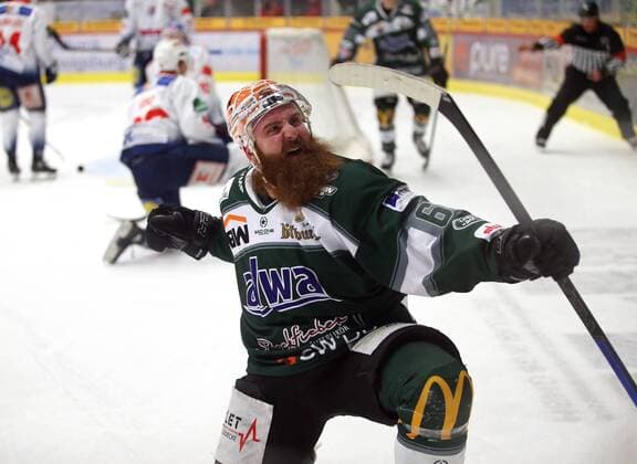 Sport Themen der Woche KW06 Sport Bilder des Tages 08.02.2019, Deutschland, Bietigheim, Eishockey DEL2 SC Bietigheim Steelers vs. Heilbronner Falken: Jubel nach dem 1:1 Tor, Torschütze Shawn Weller (Steelers)