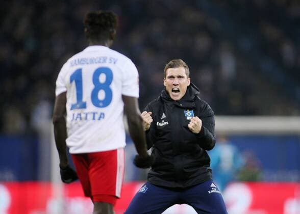 Sport Themen der Woche KW07 Sport Bilder des Tages Sport Bilder des Tages Lewis Holtby (Hamburger SV) schiesst Tor zum 1:0 Jubel Torjubel Bakery Jatta (Hamburger SV), Trainer Hannes Wolf (Hamburger SV) beim Spiel zwischen Hamburger SV und Dynamo Dresden , 11.02.2019. DFL REGULATIONS PROHIBIT ANY USE OF PHOTOGRAPHS AS IMAGE SEQUENCES AND OR QUASI-VIDEO GER, Fussball, Bundesliga, Hamburger SV und Dynamo Dresden, 11.02.2019 Hamburg Copyright: xEIBNER Selim_Sudheimerx EP_EER