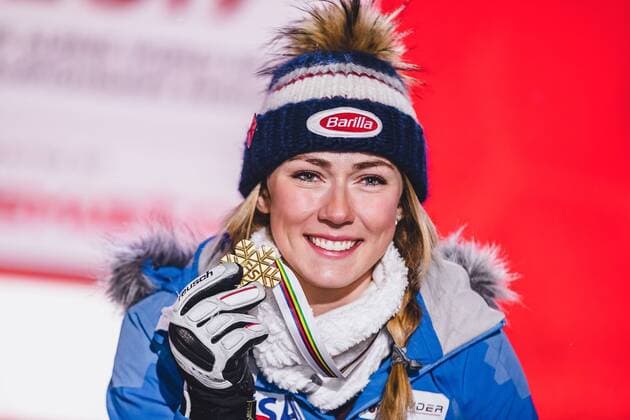 Sport Themen der Woche KW07 Sport Bilder des Tages 16.02.2019, Aare, SWE, FIS Weltmeisterschaften Ski Alpin, Slalom, Damen, Siegerehrung, im Bild und Goldmedaillengewinnerin Mikaela Shiffrin (USA) World champion and gold medalist Mikaela Shiffrin of the USA during the winner Ceremony for the ladie s Slalom of FIS Ski World Championships 2019. Aare, Sweden on 2019 02 16. Aare