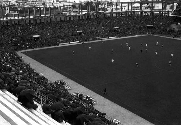 ESPAÑA FÚTBOL: SEVILLA, FOTO SIN FECHA, HACIA 1959 .- El Sevilla FC disputa un partido en su recientemente inaugurado Estadio Ramón Sánchez Pizjuán. EFE !ACHTUNG: NUR REDAKTIONELLE NUTZUNG!