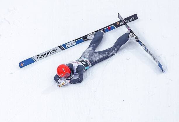 Sport Themen der Woche KW10 Sport Bilder des Tages 09.03.2019, Holmenkollen, Oslo, NOR, FIS Weltcup Skisprung, Raw Air, Oslo, Team Bewerb, Herren, im Bild Sturz von Stephan Leyhe (GER) Crash of Stephan Leyhe of Germany during the men s Team Competition of the Raw Air Series of FIS Ski jumping Skispringen Ski nordisch World Cup at the Holmenkollen in Oslo, Norway on 2019 03 09. Oslo