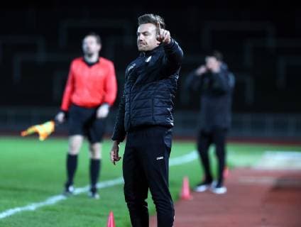 Freitag 08.03.2019, Saison 2018 19, 24. Spieltag der Regionalliga West, BVB 09 Borussia Dortmund II - SV Rödinghausen 1970, Enrico Maaßen (Trainer, SVR) gibt Anweisungen an sein Team