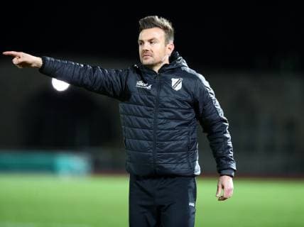 Freitag 08.03.2019, Saison 2018 19, 24. Spieltag der Regionalliga West, BVB 09 Borussia Dortmund II - SV Rödinghausen 1970, Enrico Maaßen (Trainer, SVR) gibt Anweisungen an sein Team