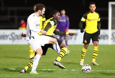 Freitag 08.03.2019, Saison 2018 19, 24. Spieltag der Regionalliga West, BVB 09 Borussia Dortmund II - SV Rödinghausen 1970, Simon Engelmann (SVR) gegen Mory Konate (BVB II), v.l.