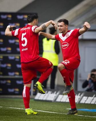Sport Themen der Woche KW13 Sport Bilder des Tages Düsseldorf, 30.03.2019 Torjubel: Kaan Ayhan (F95) und Kevin Stöger (F95) machen den Kranich Fortuna Düsseldorf - Borussia Mönchengladbach DFL regulations prohibit any use of photographs as image sequences and or quasi-video.