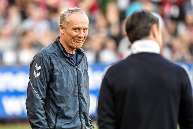 Sport Themen der Woche KW13 Sport Bilder des Tages Fussball Bundesliga - 18 19 - SC Freiburg vs. FC Bayern Muenchen - 30-03-2019 Christian Streich (SC Freiburg Trainer) schmunzelt Niko Kovac (FC Bayern Muenchen Cheftrainer) an, beim Fussball Bundesliga Spiel zwischen dem SC Freiburg und dem FC Bayern Muenchen, am Samstag, den 30. Maerz 2019 im Schwarzwald-Stadion in Freiburg im Breisgau. DFL REGULATIONS PROHIBIT ANY USE OF PHOTOGRAPHS AS IMAGE SEQUENCES AND OR QUASI-VIDEO. (BEAUTIFUL SPORTS Gerd Gruendl)