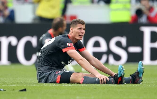 Deutschland, Stuttgart, Mercedes-Benz Arena, 06.04.2019, Fussball - 1. Bundesliga - VfB Stuttgart - 1. FC Nuernberg Bild: v. l. Enttäuschung bei Patrick Erras (1.FC Nürnberg, 29) DFL REGULATIONS PROHIBIT ANY USE OF PHOTOGRAPHS AS IMAGE SEQUENCES AND OR QUASI-VIDEO. Copyright: HMBxMedia xHeikoxBecker