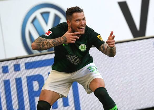 Sport Themen der Woche KW14 Sport Bilder des Tages VfL vs Hannover, 1. BL Wolfsburg, 06.04.2019, FUßBALL - VfL Wolfsburg vs Hannover 96,1. BL Saison 2018 19, Volkswagen Arena. Bild zeigt: Daniel Ginczek (VfL Wolfsburg) DFL REGULATIONS PROHIBIT ANY USE OF PHOTOGRAPHS AS IMAGE SEQUENCES AND OR QUASI-VIDEO. Wolfsburg
