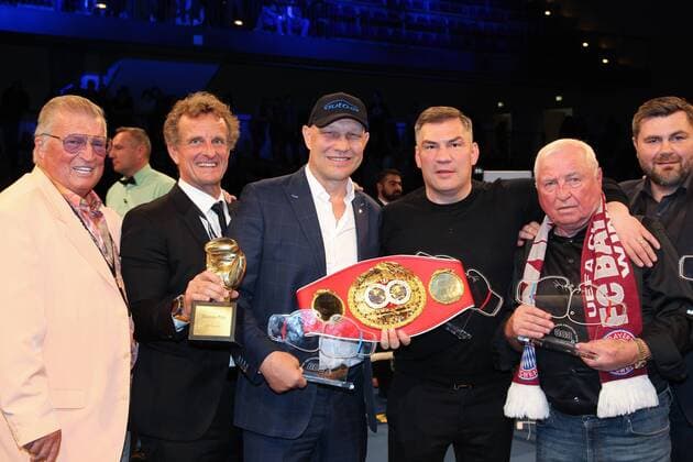 Sport Themen der Woche KW14 Sport Bilder des Tages Ebby Thust,Thomas Puetz, Axel Schulz, Dariusz Michalczewski, Ulli Wegner, Alexander Petkovic (Veranstalter Promotor Petkos Box Promotion), 70 Jahre Bund Deutscher Berufsboxer Champions Boxgala im Ballhaus Forum des Infinity Munich in Muenchen am 06.04.2019