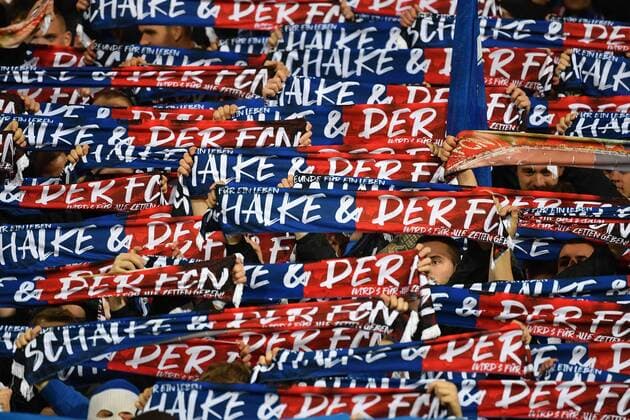 Sport Themen der Woche Sport Bilder des Tages Schalker und Nuernberger Fanfreundschaft,Fans, Fussballfans schwenken ihre Fanschals. Fussball 1. Bundesliga, 29.Spieltag,Spieltag29, 1.FC Nuernberg (N) -FC Schalke 04 (GE) 1-1, am 12.04.2019 in Nuernberg Deutschland. MAX MORLOCK STADION. DFL REGULATIONS PROHIBIT ANY USE OF PHOTOGRAPHS AS IMAGE SEQUENCES AND OR QUASI-VIDEO.
