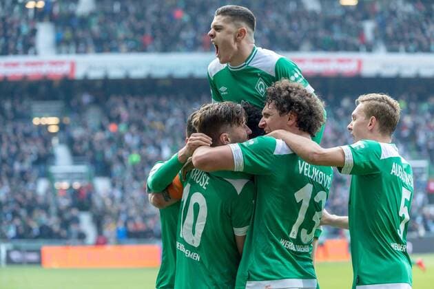 Sport Themen der Woche Sport Bilder des Tages GER, 1.FBL, Werder Bremen vs SC Freiburg 13.04.2019, Weser Stadion, Bremen, GER, 1.FBL, Werder Bremen vs SC Freiburg, DFL REGULATIONS PROHIBIT ANY USE OF PHOTOGRAPHS AS IMAGE SEQUENCES AND OR QUASI-VIDEO. im Bild 2:0 kopfball Theodor Gebre Selassie (Werder Bremen 23) jubel Max Kruse (Werder Bremen 10) Milot Rashica (Werder Bremen 11) Ludwig Augustinsson (Werder Bremen 05) Claudio Pizarro (Werder Bremen 04)