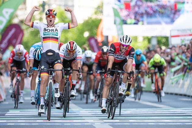 Sport Themen der Woche KW18 Sport Bilder des Tages 01.05.2019, xmhx, Radsport Skoda Velotour, Radrennen - Eschborn-Frankfurt 2019 emspor, v.l. Pascal Ackermann (Bora Hansgrohe) gewinnt vor John Degenkolb (Trek Segafredo) und Alexander Kristoff (UAE Team Emirates) (DFL DFB REGULATIONS PROHIBIT ANY USE OF PHOTOGRAPHS as IMAGE SEQUENCES and or QUASI-VIDEO) Frankfurt am Main