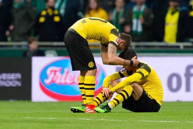 Sport Themen der Woche KW18 Dortmund, Germany 04.05.2019, 1. Bundesiga, 32. Spieltag, SV Werder Bremen - BV Borussia Dortmund, Maximilian Philipp (BVB) und Julian Weigl (BVB) enttaeuscht, looks dejected ( DeFodi001